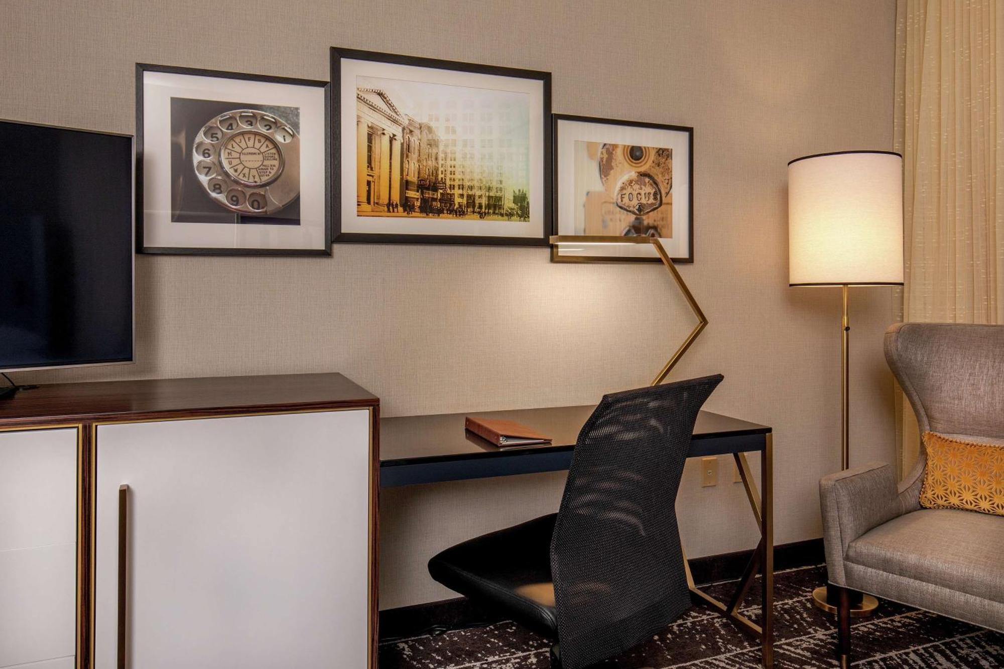 Doubletree By Hilton Youngstown Downtown Eksteriør billede